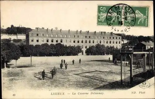 Ak Lisieux Calvados, La Caserne de Delaunay