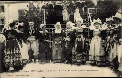 Ak Pont Aven Finistère, Fete des Fleurs d'Ajoncs, Le Concours de Costumes Bretons