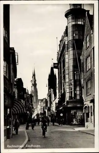 Ak Eindhoven Nordbrabant, Rechtestraat, Geschäftsstraße, Fahrradfahrer, Kirchtürme