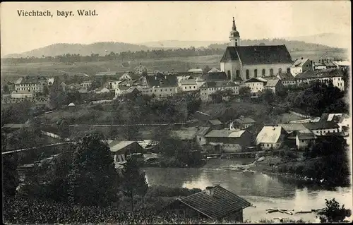 Ak Viechtach im Bayerischen Wald Niederbayern, Totalansicht der Ortschaft, Kirche