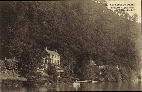 Ak Harcourt Calvados, La Roche a Busnel