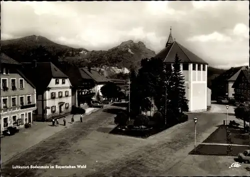 Ak Bodenmais in Niederbayern, Kirche, Dorfpartie