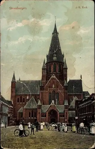 Ak Steenbergen Nordbrabant, R. K. Kerk, Menschenansammlung, Platzansicht