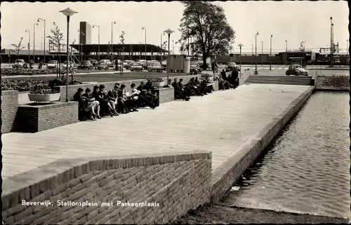 Ak Beverwijk Nordholland Niederlande, Stationsplein met Parkeerplaats