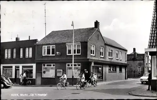 Ak Hoek Zeeland, Markt, Automobile, Radfahrer, op 't Hoekje, Straßenpartie