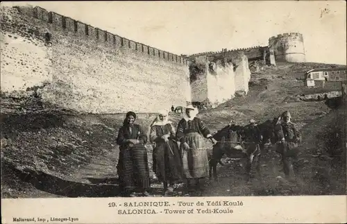 Ak Salonique Griechenland, Tour de Yedi Koule, Frauen in Tracht mit Esel