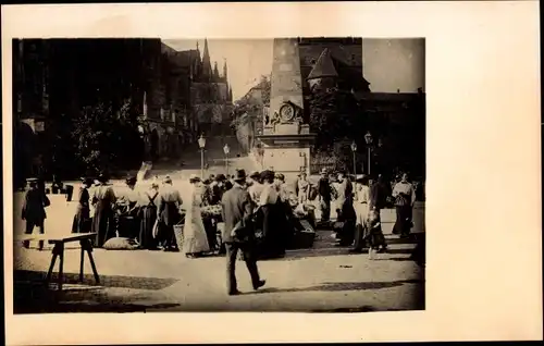 Foto Ak Essen im Ruhrgebiet, Marktplatz, Marktstände