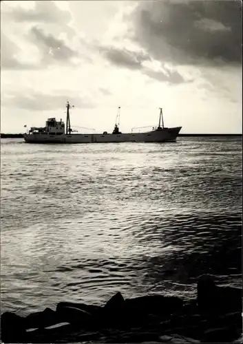 Foto Ak Frachtschiff auf dem Meer