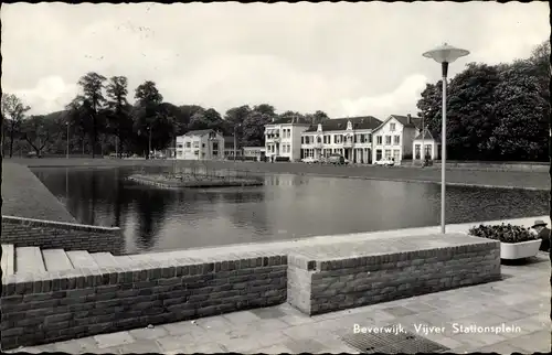 Ak Beverwijk Nordholland Niederlande, Vijver, Stationsplein