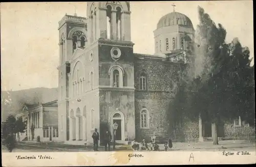 Ak Itea Griechenland, Blick auf die Kirche, Menschen