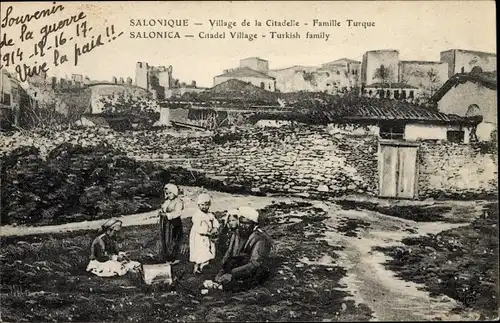 Ak Thessaloniki Griechenland, Village de la Citadelle, Famille Turque, türkische Familie