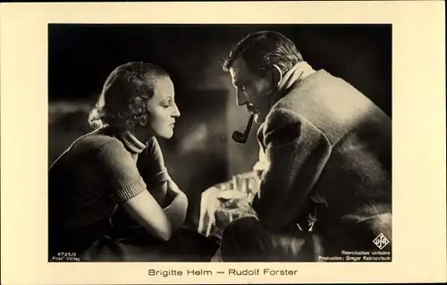 Ak Schauspielerin Brigitte Helm, bekannt aus Metropolis, Schauspieler Rudolf Forster, Pfeife