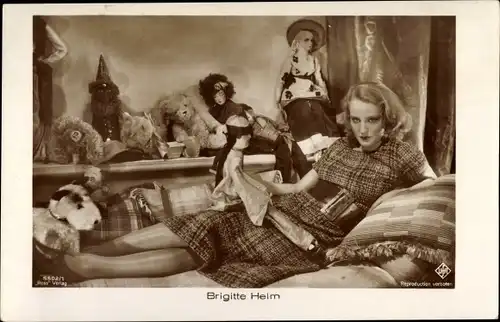 Ak Schauspielerin Brigitte Helm, bekannt aus Metropolis, Puppen, Teddybären