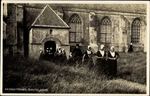 Ak Zoutelande Zeeland, Kerkuitgang