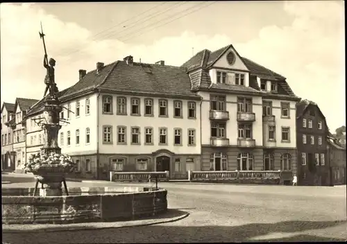 Ak Vacha in der Rhön Thüringen, Brunnen, Jugendklub