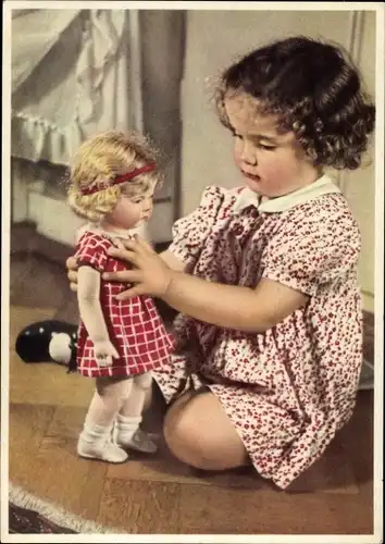Ak Mädchen mit Puppe