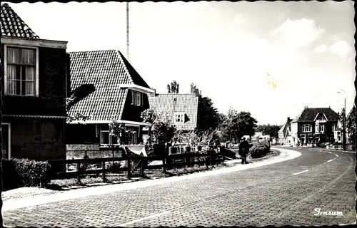 Ak Irnsum Friesland, Straßenpartie, Wohnhäuser