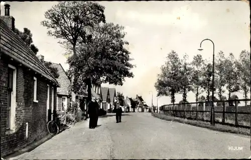 Ak Hijum Friesland Niederlande, Straßenpartie, Wohnhäuser