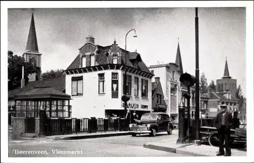 Ak Heerenveen Friesland, Vleesmarkt, Straßenpartie, Automobil, Geschäfte