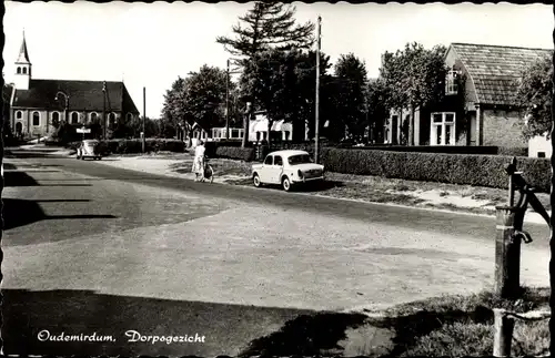 Ak Oudemirdum Friesland, Dorpsgezicht, Ortspartie, Automobile, Kolbenpumpe, Kirche