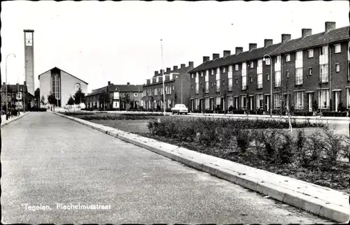 Ak Tegelen Limburg, Plechelmusstraat, Reihenhaussiedlung, Kirche