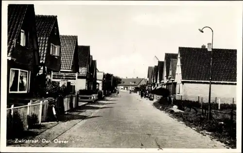 Ak Wieringen Nordholland, Den Oever, Zwinstraat, Straßenpartie, Wohngebiet