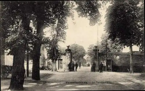 Ak Fontainebleau Seine et Marne, Le Carrousel