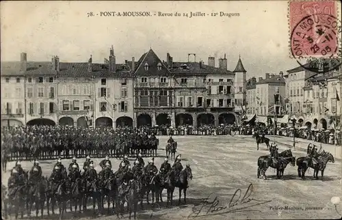 Ak Pont à Mousson Mussenbrück Lothringen Meurthe et Moselle, Revue du 14 Juillet, 12e Dragons