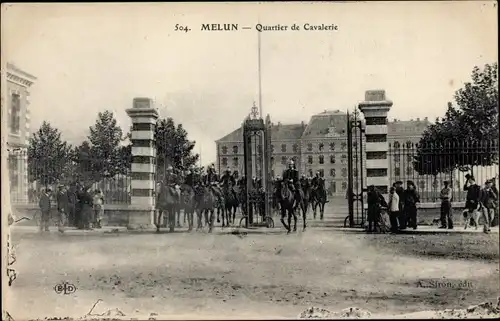 Ak Melun Seine et Marne, Quartier de Cavalerie