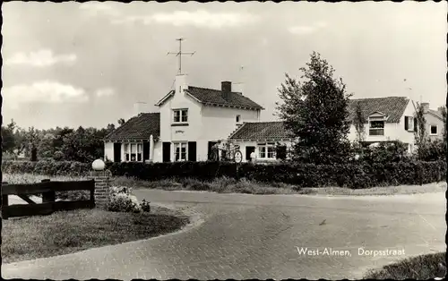 Ak West Almen Gelderland, Dorpsstraat