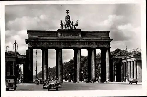 Ak Berlin Mitte, Siegeswagen auf dem Brandenburger Tor
