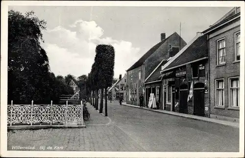 Ak Willemstad Nordbrabant, Bij de Kerk, Straßenpartie, Brücken