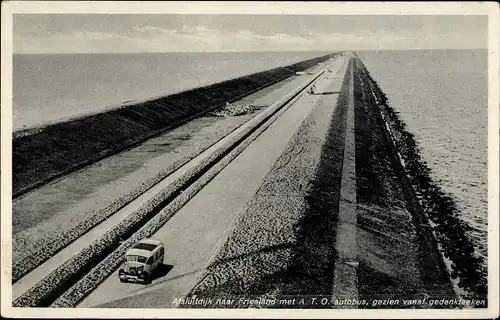 Ak Friesland Niederlande, Afsluitdijk met ATO Autobus, gezien vanaaf gedenkteeken