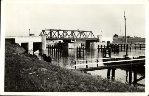 Ak Kornwerderzand Friesland Niederlande, Binnenhaven Afsuitdijk