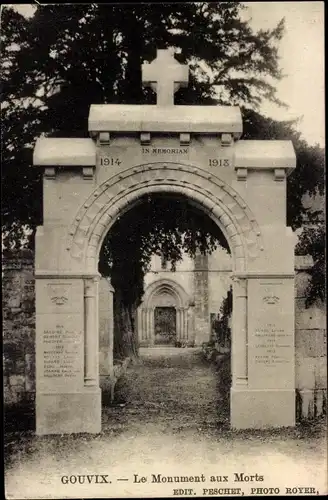 Ak Gouvix Calvados, Le Monument aux Morts