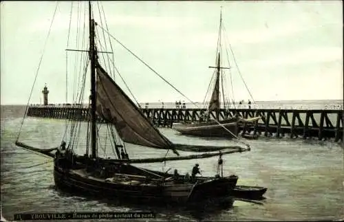 Ak Trouville Calvados, Bateau de peche sortant du port