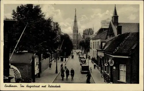 Ak Eindhoven Nordbrabant, Ten Hagegstraat met Paterskerk, Straßenpartie, Automobile, Fahrradfahrer