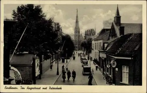 Ak Eindhoven Nordbrabant, Ten Hagegstraat met Paterskerk, Straßenpartie, Automobile, Fahrradfahrer