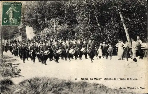 Ak Mailly le Camp Aube, Arrivee de Troupe, La Clique