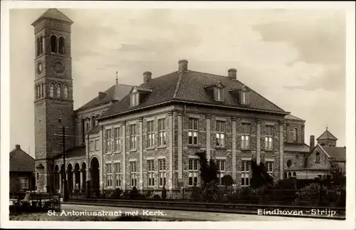 Ak Strijp Eindhoven Nordbrabant Niederlande, St. Antoniusstraat met Kerk