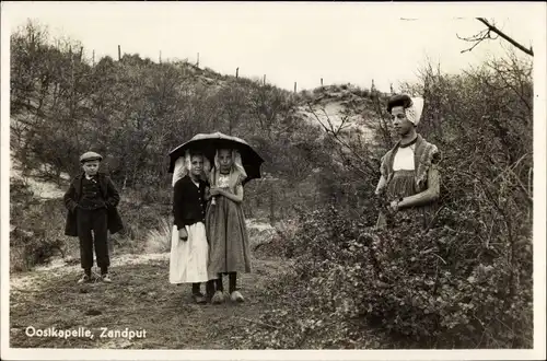 Ak Oostkapelle Walcheren Zeeland, Zandput, Niederländische Tracht