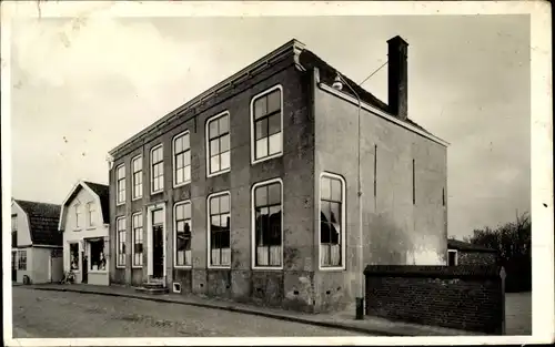 Foto Ak Oostkapelle Walcheren Zeeland, Pastorie der Herv. Gemeente