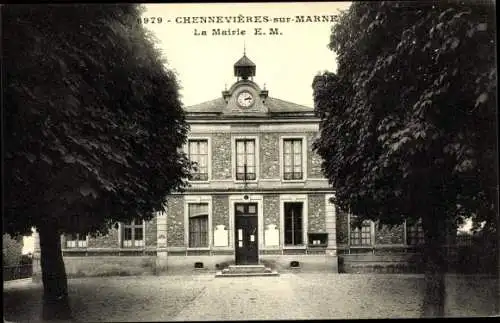 Ak  Chennevières Maine-et-Loire, la Mairie E. M.