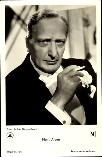 Ak Schauspieler Hans Albers, Portrait mit Zigarette