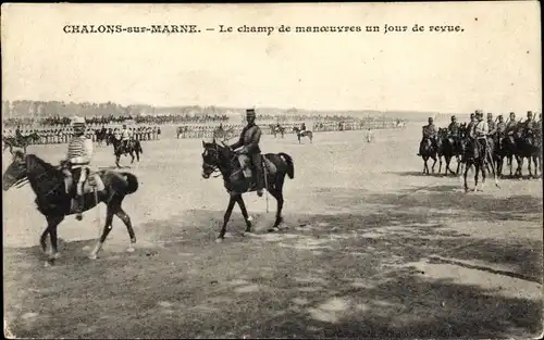 Ak Chalons sur Marne, Le champe de manoeuvres un jour de revue