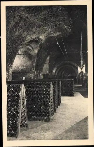 Ak Epernay Marne, Champagne Moet et Chandon, Vins sur pupitre durant le remuage, Weinkeller 