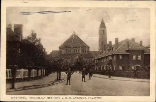 Ak Eindhoven Nordbrabant Niederlande, Reigerlaan met Kerk v. d. h. Antonius Villapark