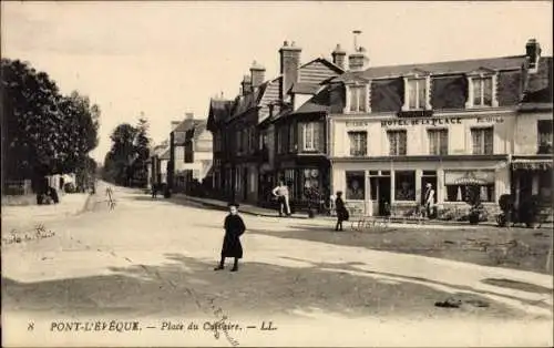 Ak Pont l'Eveque Calvados, Place du Calvaire, Hotel de la Place