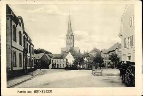 Ak Heinsberg Nordrhein Westfalen, Straßenpartie mit Blick zur Kirche