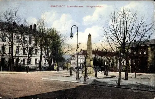 Ak Burgstädt in Sachsen, Bahnhofstraße, Kriegerdenkmal